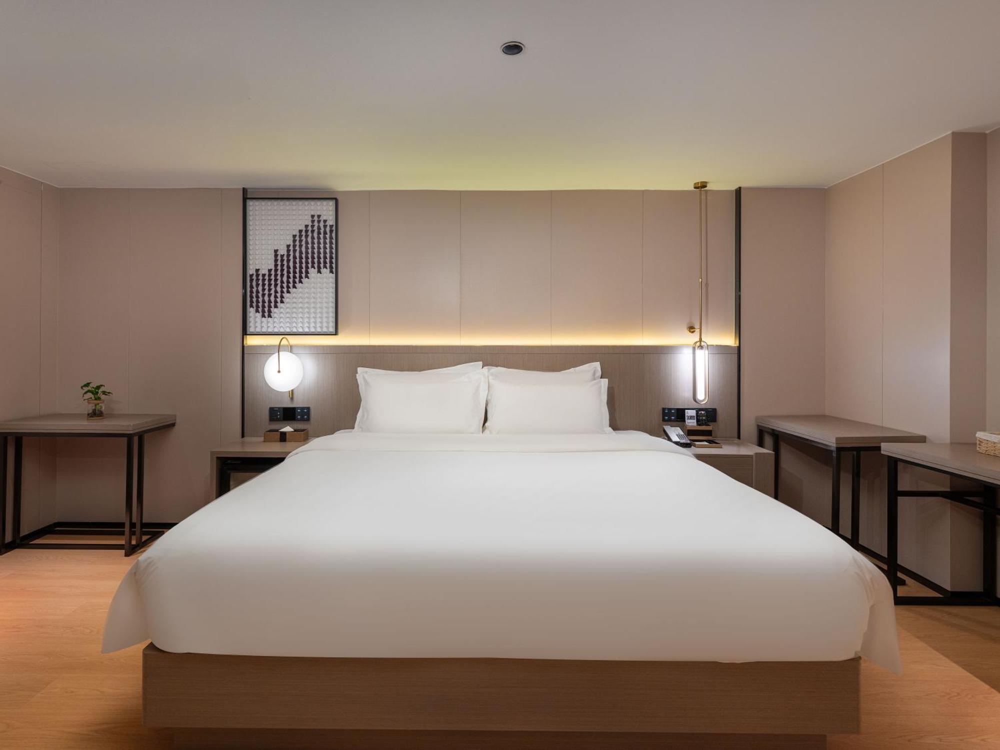 Lavande International Hotel Guangzhou Taikoo Hui Square Shipaiqiao Metro Station Branch - Free Shuttle Bus To Canton Fair Complex During Canton Fair Period & Free Vpn Internet Access Exterior photo