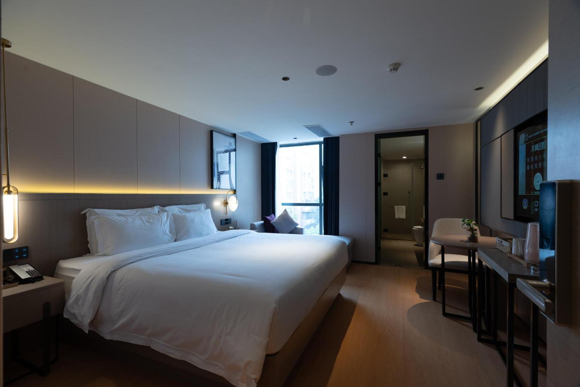 Lavande International Hotel Guangzhou Taikoo Hui Square Shipaiqiao Metro Station Branch - Free Shuttle Bus To Canton Fair Complex During Canton Fair Period & Free Vpn Internet Access Exterior photo